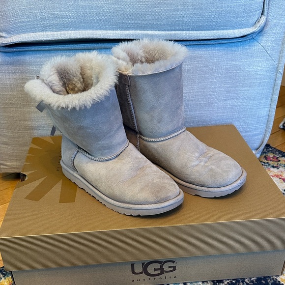 UGG Women's Bailey Bow ll size 6 - Picture 1 of 6